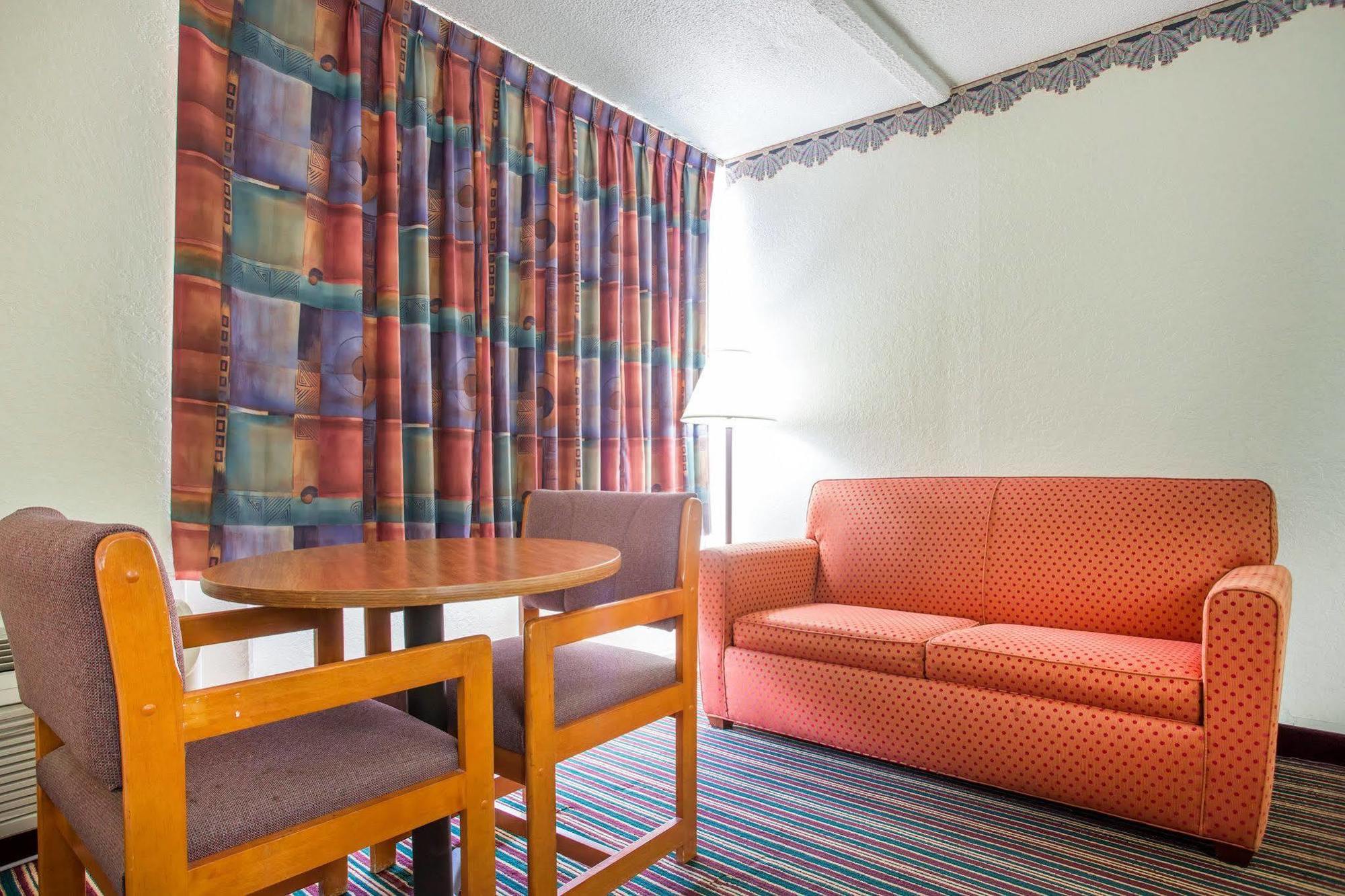 Rodeway Inn Stone Mountain Tucker Zewnętrze zdjęcie